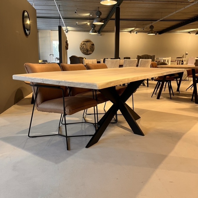 Boomstam eiken eettafel / Poot no.966