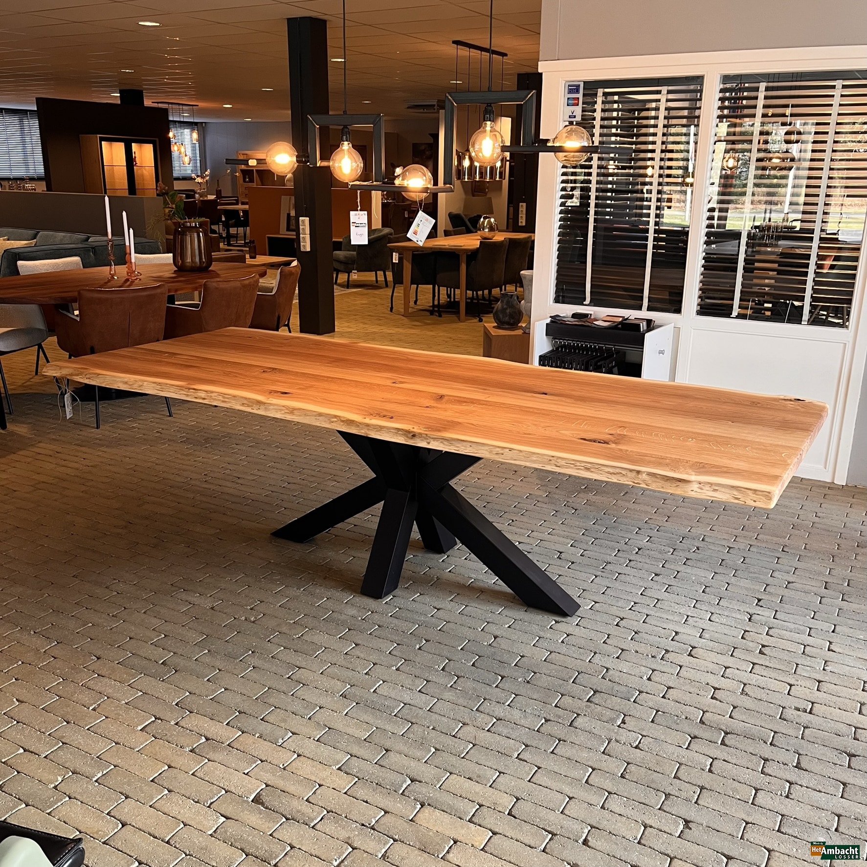 Boomstam eiken eettafel / Spinpoot 10X10