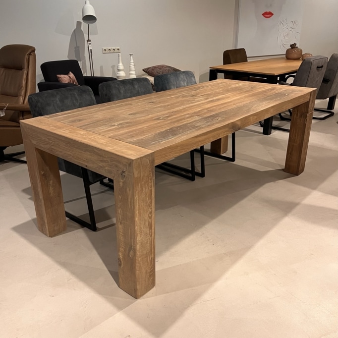 Bruut eettafel eiken rustiek