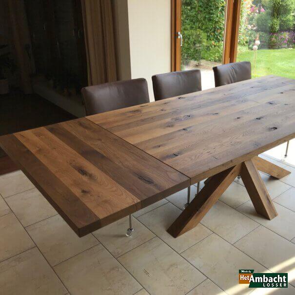 Rechthoekige eiken eettafel / eiken spinpoot 10x10 met armstoel aanzetblad