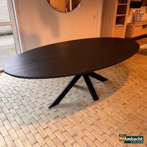 Ellips eiken eettafel / Poot no.966