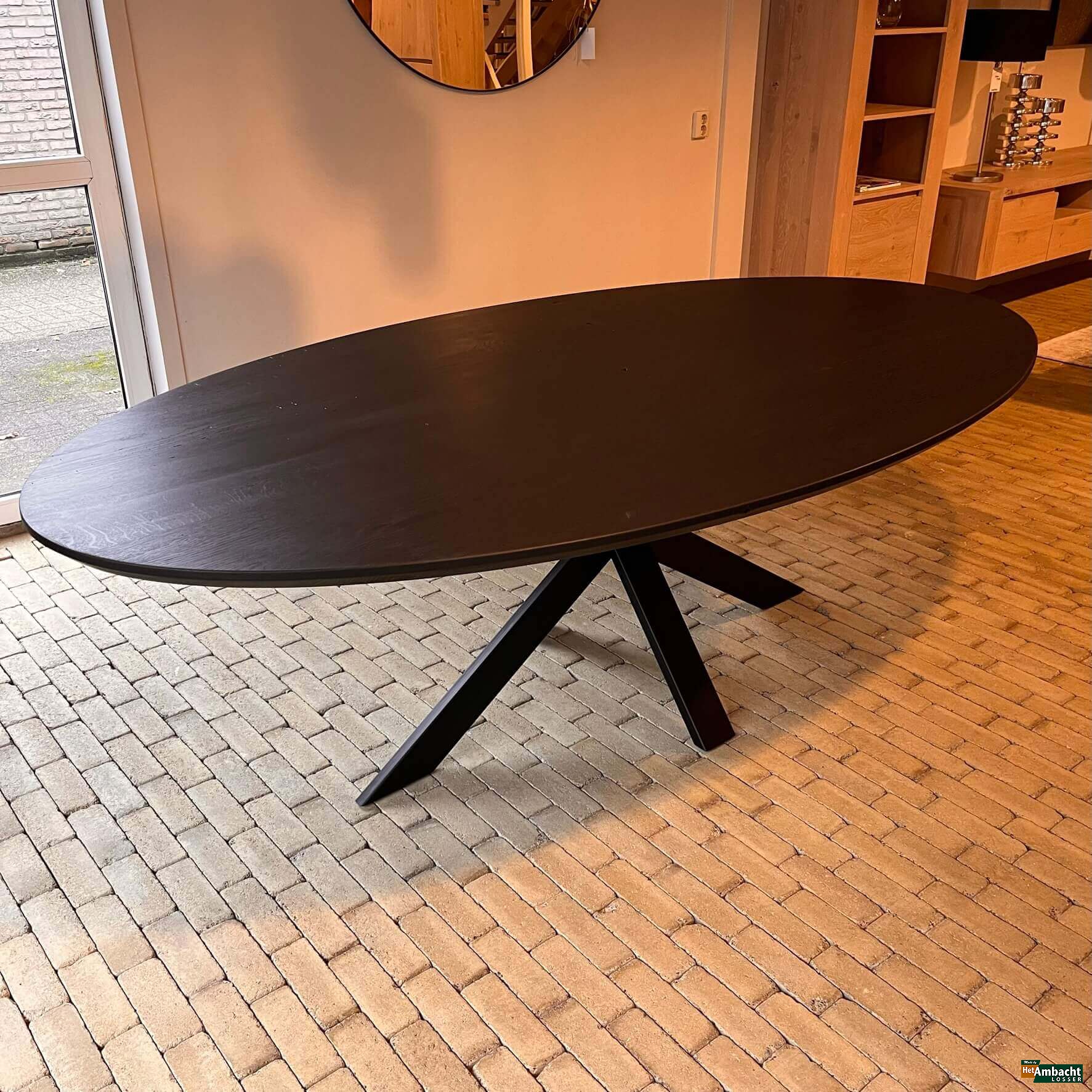 Ellips eiken eettafel 240 x 130 zwart