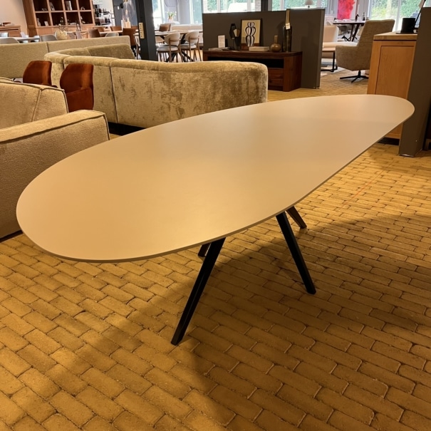 HPL eettafel organisch – modern & onderhoudsvriendelijk