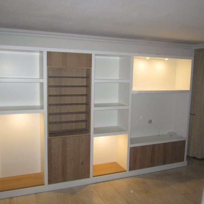 Wandkast eiken / MDF + RVS wijnrek