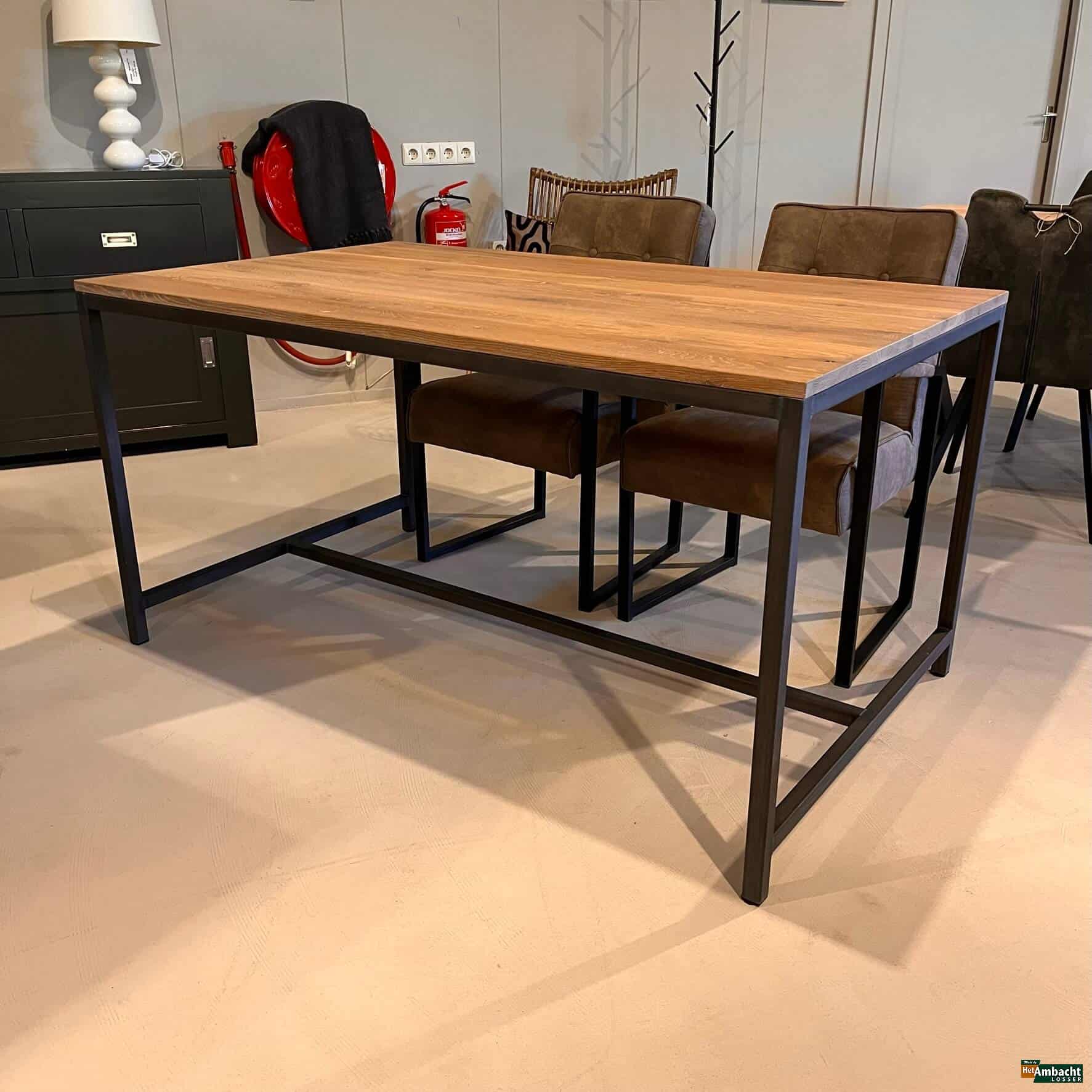 MetalWood eettafel