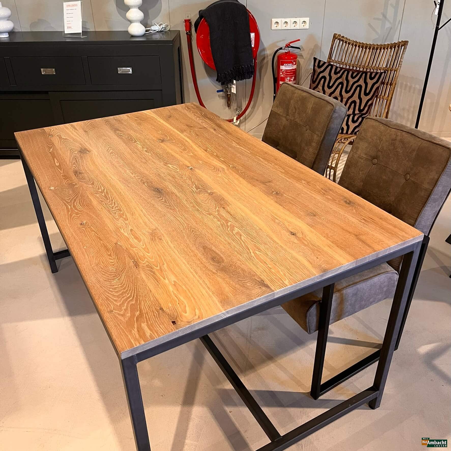 MetalWood eettafel