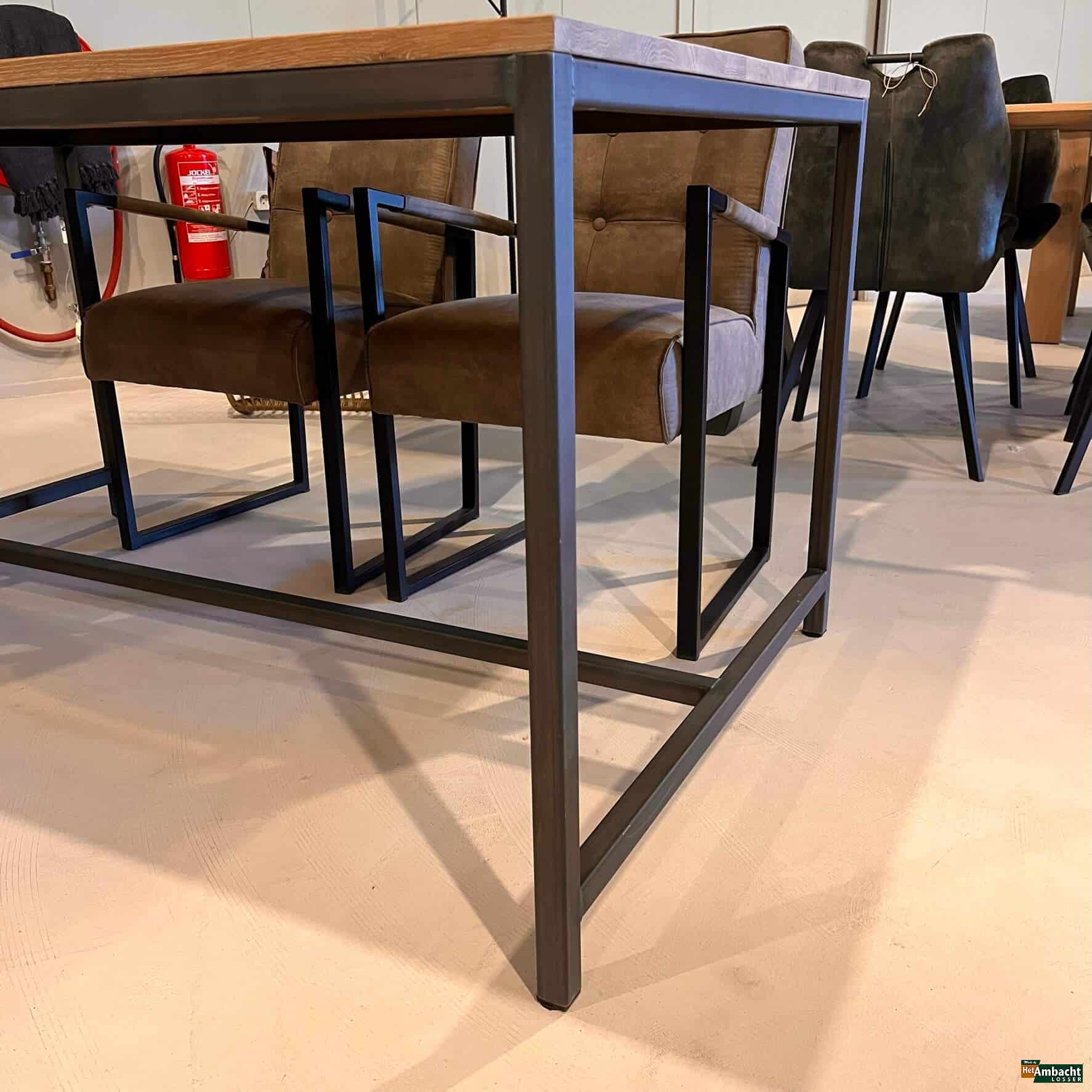 MetalWood eettafel