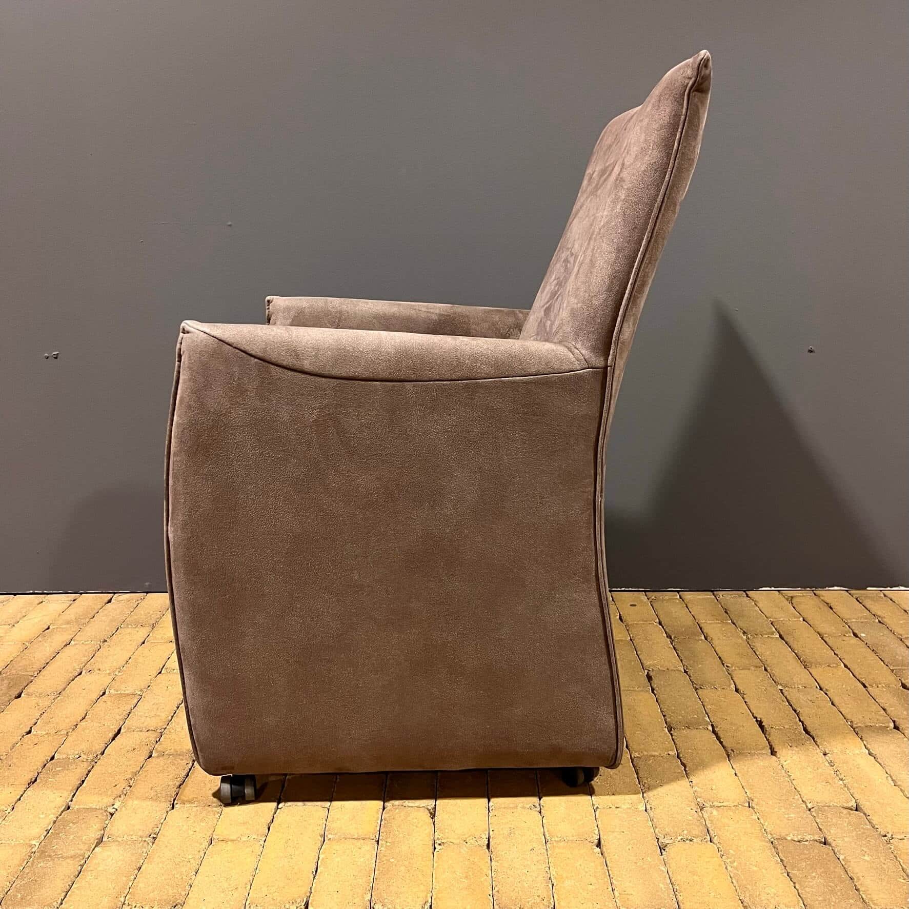 No.275 eetkamerfauteuil