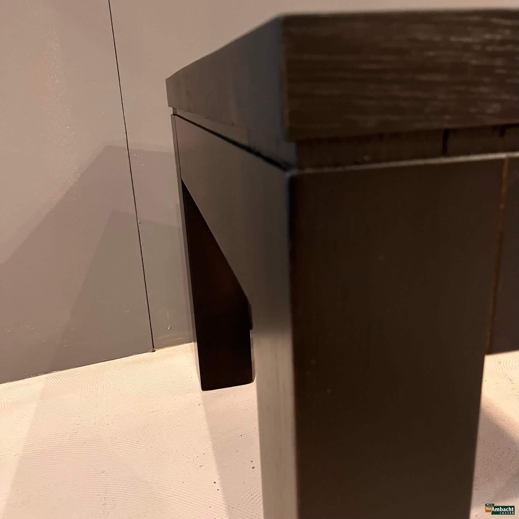 OPRUIMING Bordeaux eiken hoektafel