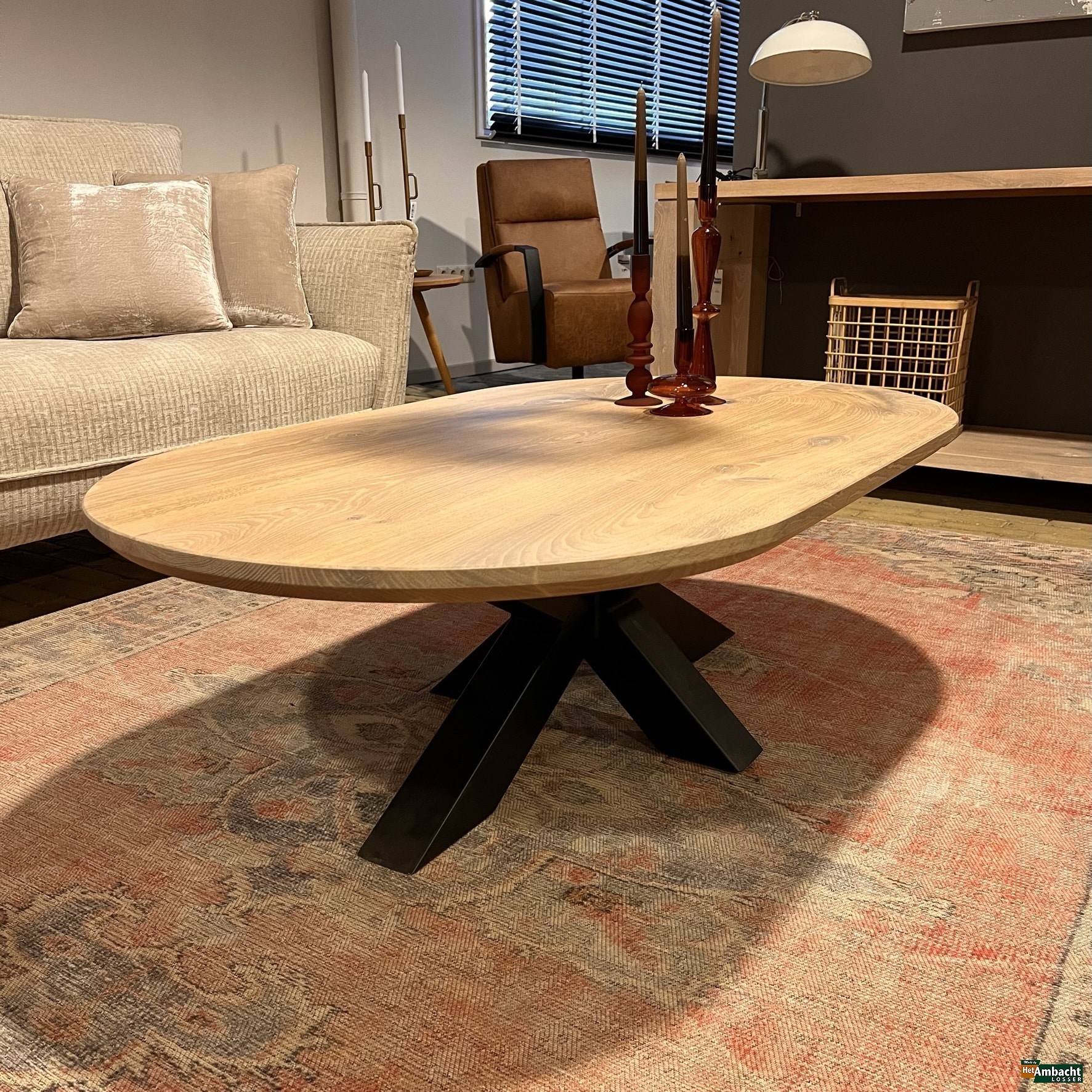 Ovale eiken salontafel Poot no.943