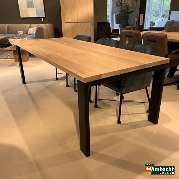 Rechthoekige eiken eettafel / Poot 12x4 zwart