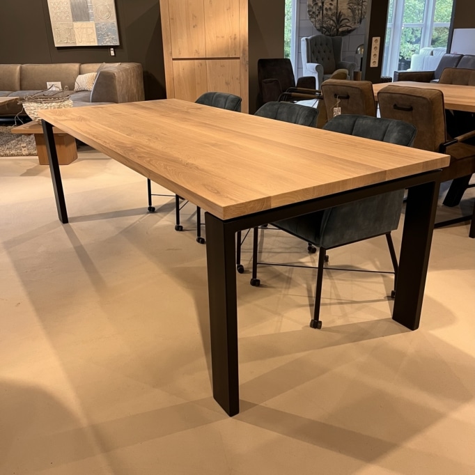 Rechthoekige eiken eettafel / Poot 12x4 zwart