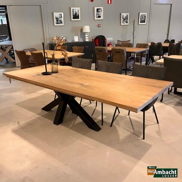 Opruiming !!!!Rechthoekige eiken eettafel / spinpoot 10x10 met armstoel aanzetblad