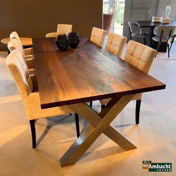 RVS X / Noten rustiek eettafel