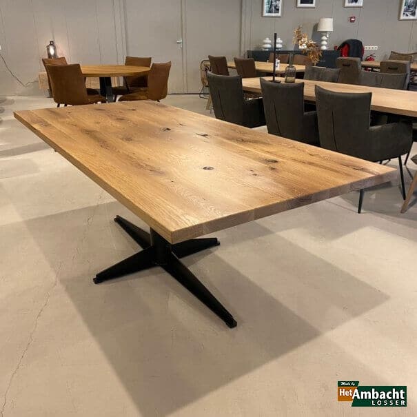 Rechthoekige eiken eettafel / Poot no.969