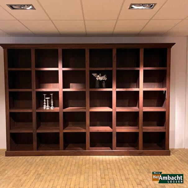 OPRUIMING!! Rustiek boekenkast eiken.