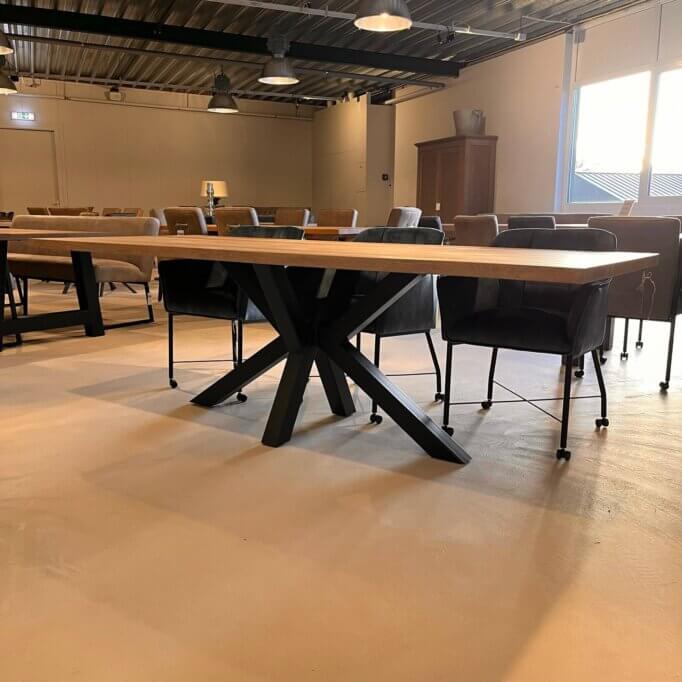 Rechthoekige eiken eettafel / Spinpoot 8x8
