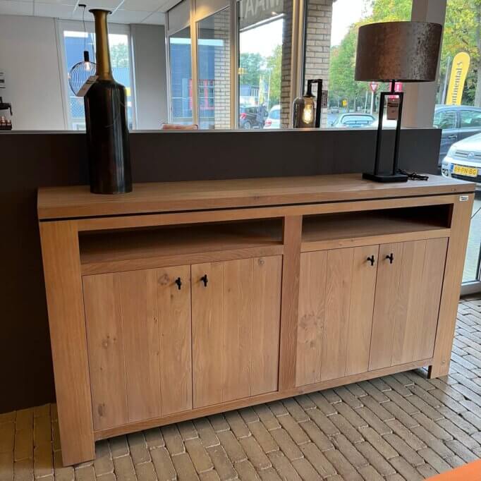 Strak dressoir eiken
