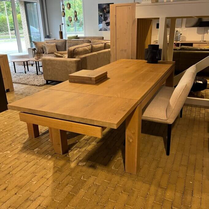 OPRUIMING! Strak eettafel eiken met verlengblad