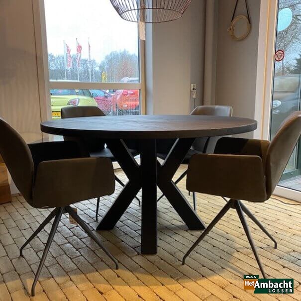 Ronde eiken eettafel / Poot no.924